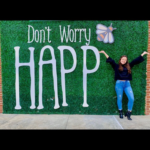 Meet your Posher, Gretchen - Picture 7 of 7